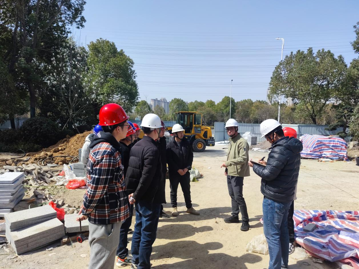 市文旅集团党委委员、副总司理叶晨光对璟悦里项目举行督导检查