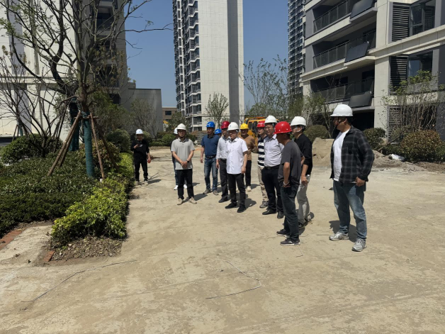 聚焦品质升级：集团党委副书记、总司理张何何一行实地查勘观澜里项目 推动景观标准再提升